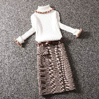 ホワイトセーター+ブラウンスカート